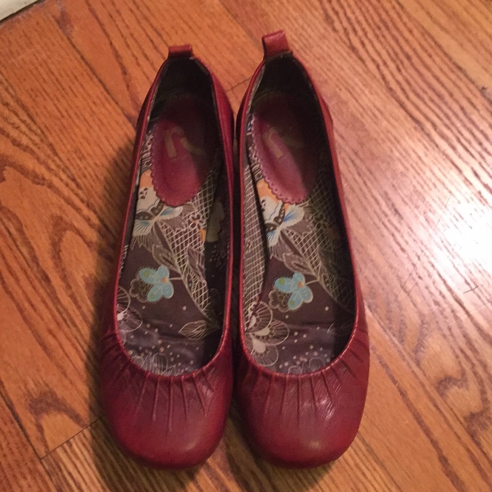 Report Red shoes